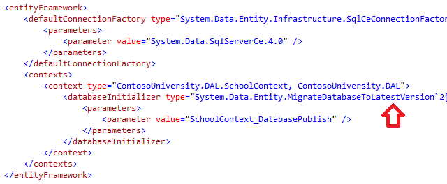 Abra el archivo Web.config en la aplicación implementada en C:\inetpub\wwwroot\ContosoUniversity y vea dónde se configuró el proceso de implementación Migraciones de Code First para actualizar automáticamente la base de datos a la versión más reciente.