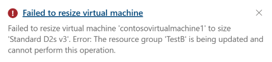 Captura de pantalla de Azure Portal que muestra un mensaje de error cuando un usuario intenta actualizar una propiedad (tamaño de máquina virtual) de la máquina virtual.