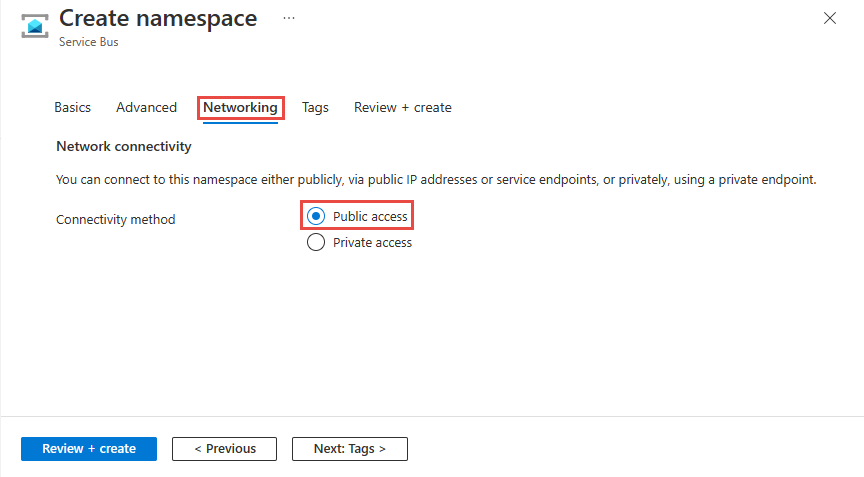 Captura de pantalla que muestra la página Redes del asistente Crear espacio de nombres con la opción Acceso público seleccionada.