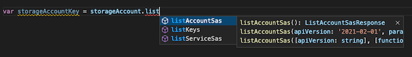 Captura de pantalla de la extensión Bicep para Visual Studio Code. IntelliSense muestra varias funciones disponibles para la cuenta de almacenamiento.