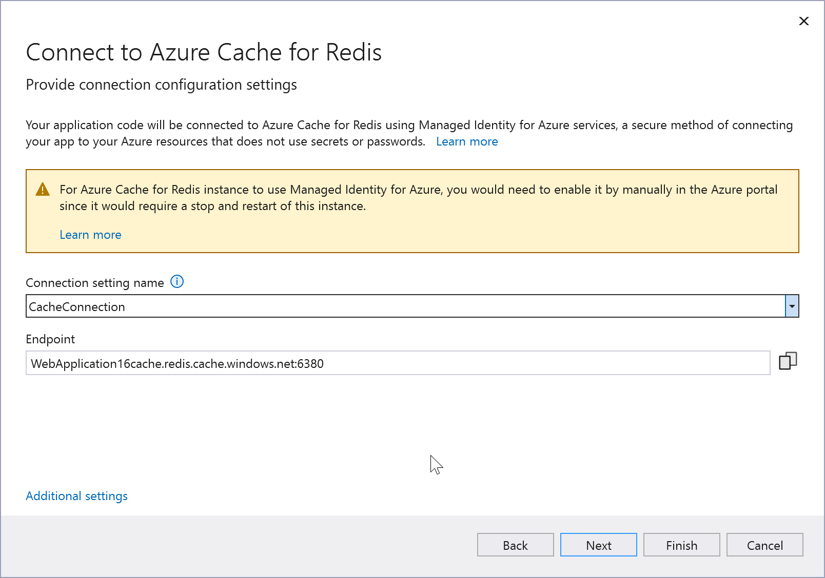 Captura de pantalla de la página de información de conexión Azure Cache for Redis con el botón Siguiente resaltado.