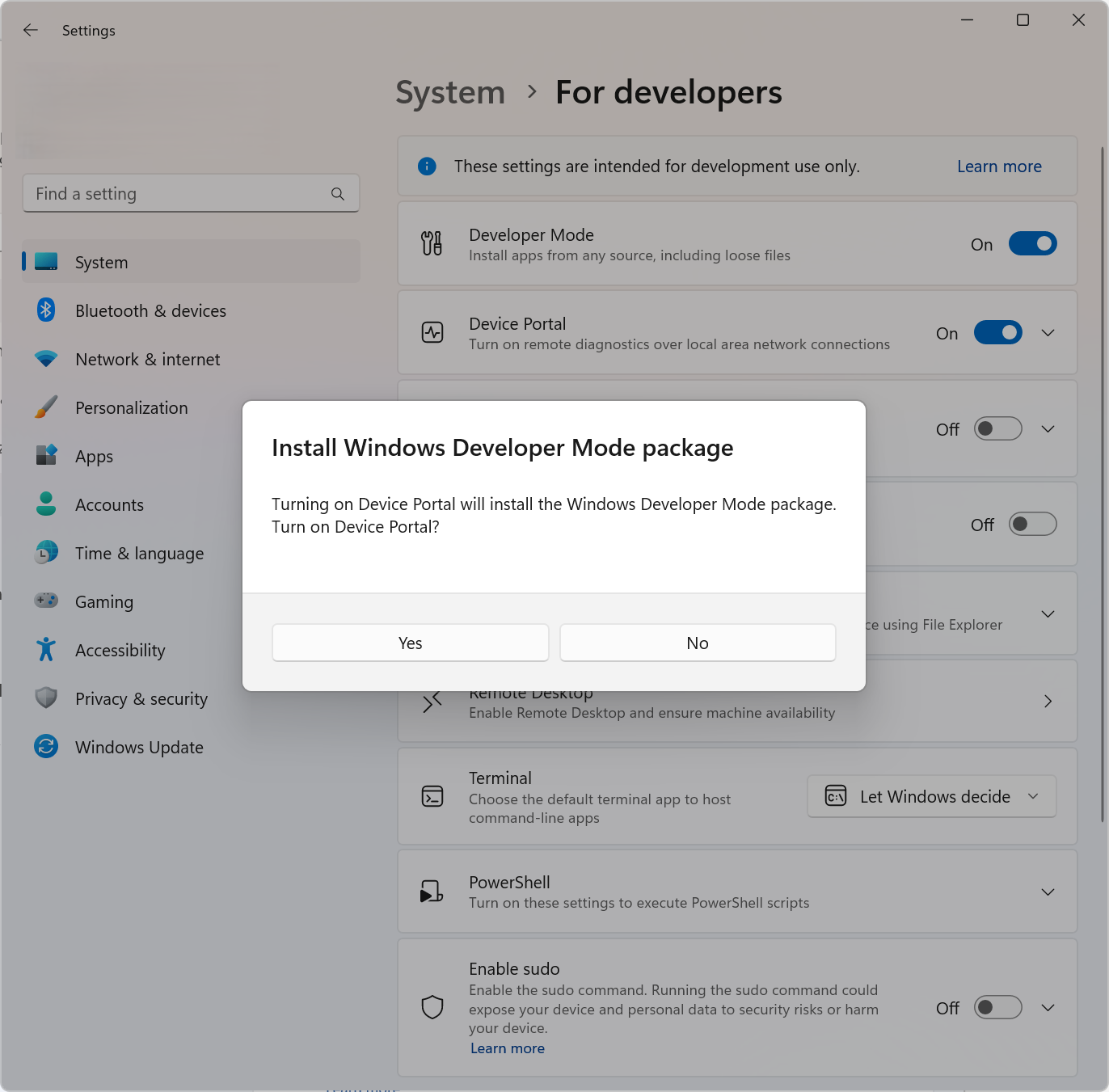 Captura de pantalla de la ventana Configuración -> Sistema -> Para desarrolladores, que muestra el cuadro de diálogo para instalar el paquete del modo de desarrollador de Windows después de habilitar el Portal de Dispositivos.