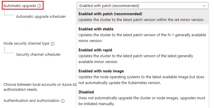 La capture d’écran de la création d’une lame pour un cluster AKS dans le portail Azure. Le champ de mise à niveau automatique affiche « Activé avec le correctif (recommandé) ».