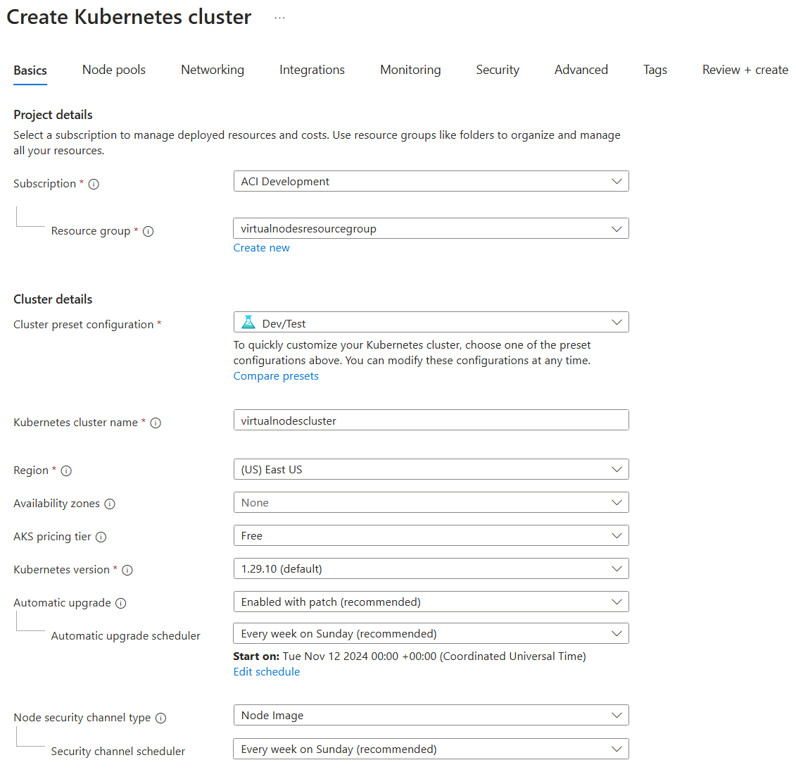 Capture d’écran montrant comment configurer la page Informations de base pour la création d’un cluster AKS dans le Portail Azure.