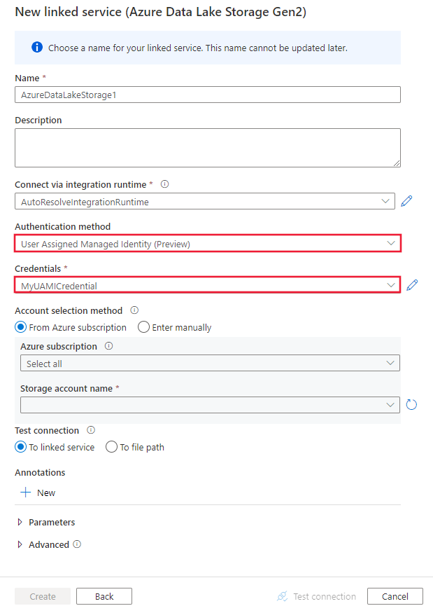 Capture d’écran montrant la configuration du nouveau service lié. Le choix de la méthode d’authentification, Identité managée affectée par l’utilisateur, et des informations d’identification utilisées est mis en évidence.