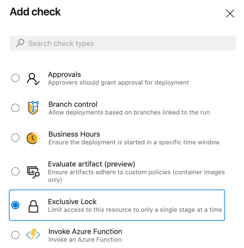Dans la page Ajouter une vérification, sélectionnez Verrouillage exclusif pour vous assurer qu’une seule exécution est déployée sur un environnement à la fois.