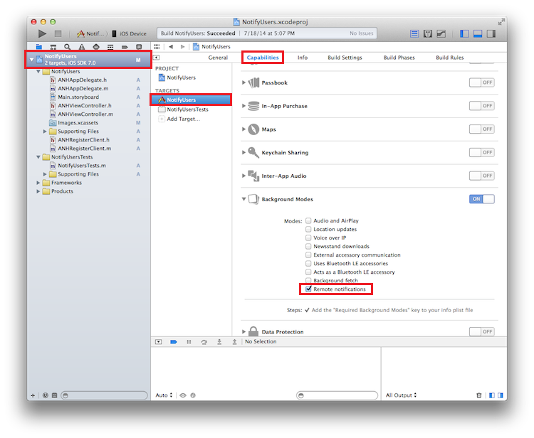 Capture d’écran de XCode, avec le projet d’application sélectionné et l’onglet Capacités ouvert. La case Notifications à distance est cochée.