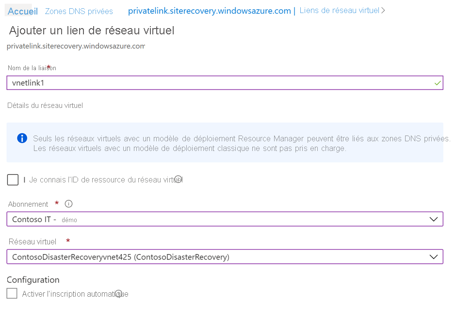 Montre la page permettant d’ajouter un lien de réseau virtuel avec le nom du lien, l’abonnement et le réseau virtuel associé dans le portail Azure