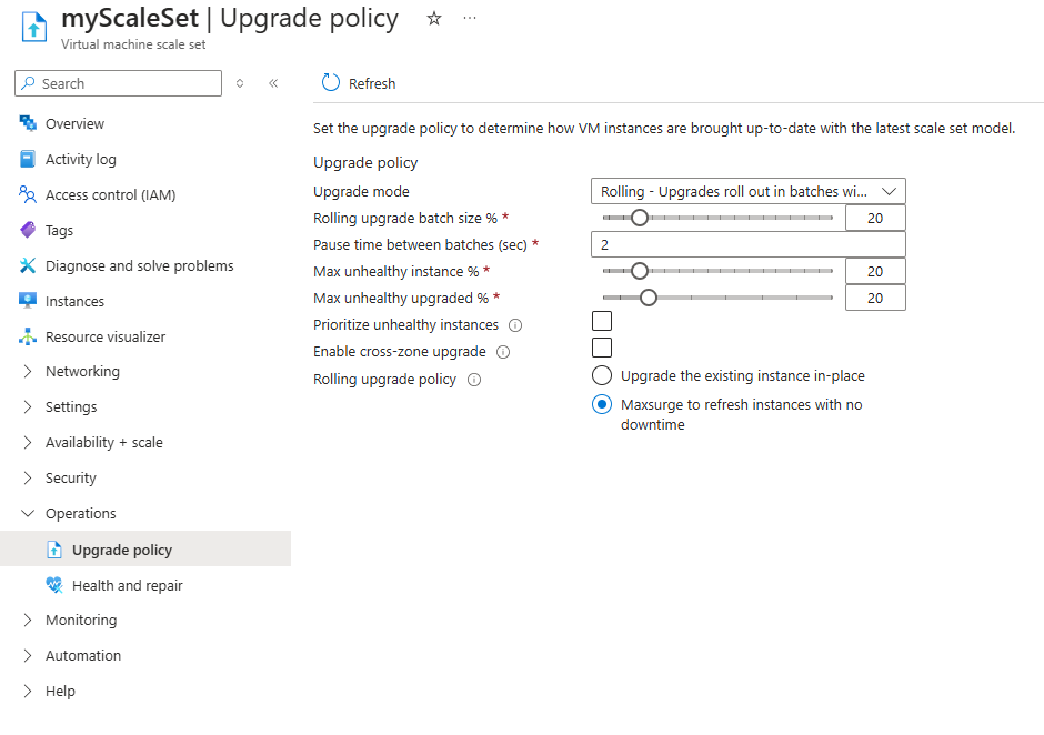 Capture d’écran montrant la modification de la mise à niveau de stratégie et l’activation de MaxSurge dans le Portail Azure.