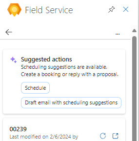 Capture d’écran du volet Field Service dans Outlook, affichant le bouton de suggestion de planification de planification d’e-mails