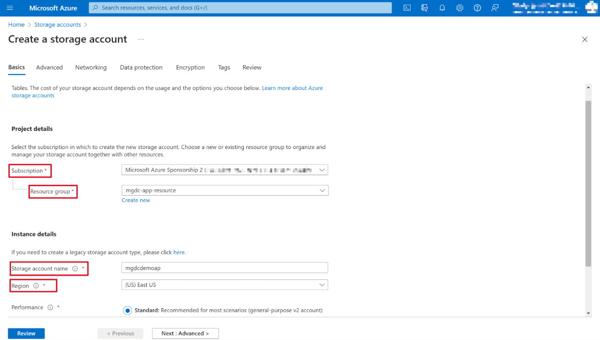 Capture d’écran de la page Créer un compte de stockage avec l’abonnement, le groupe de ressources, le nom du compte de stockage et la région mis en évidence