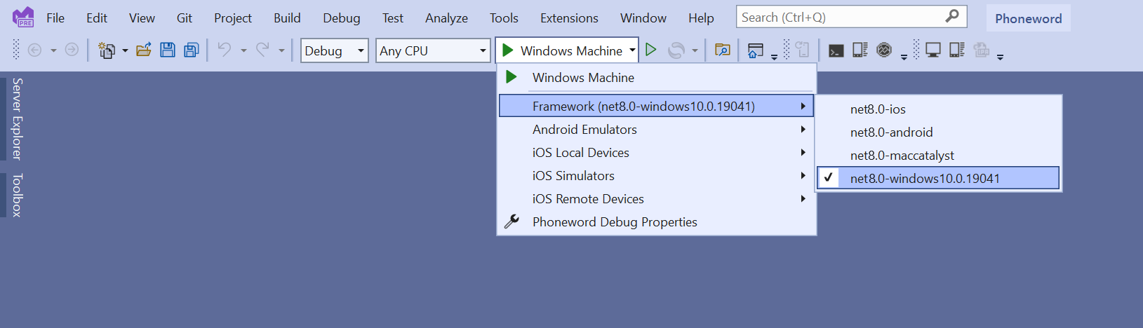 Capture d’écran de la liste déroulante de runtime cible dans Visual Studio. L’utilisateur définit le profil Machine Windows comme profil de démarrage pour la solution.