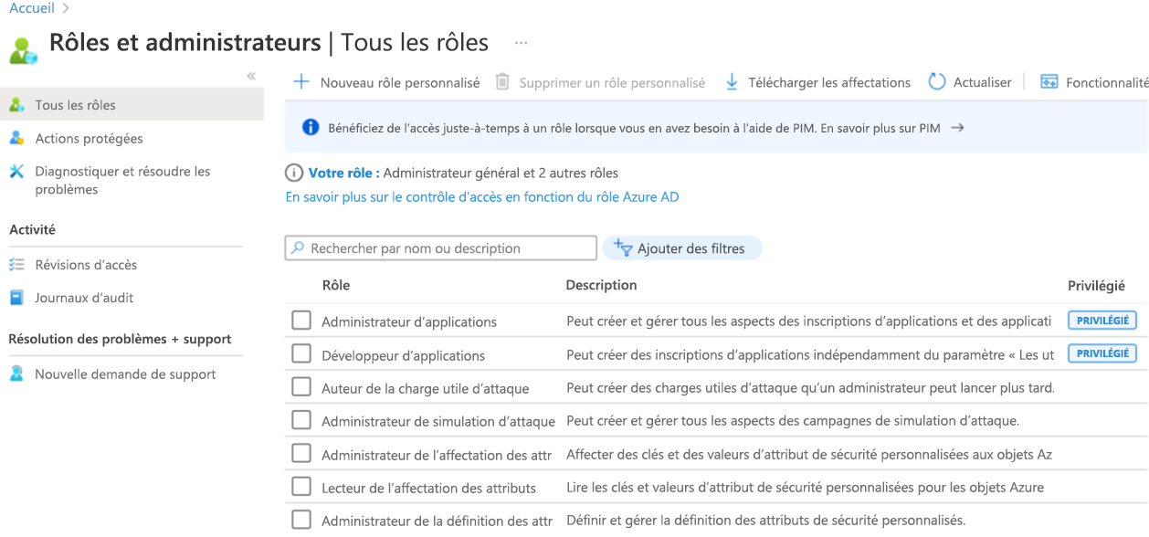 Capture d’écran des rôles Microsoft Entra de la fenêtre Rôles et administrateurs dans le menu de gestion de Microsoft Entra ID du portail Azure.