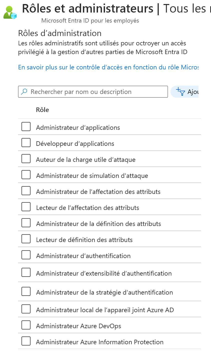 Capture de l’écran de Rôles et administrateurs dans Microsoft Entra ID. Liste des rôles qui peuvent être appliqués.