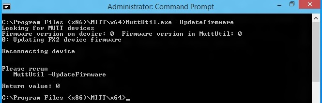 Capture d’écran montrant l’exécution de la commande « MuttUtil.exe -UpdateFirmware » dans « Administrateur : Invite de commandes ».