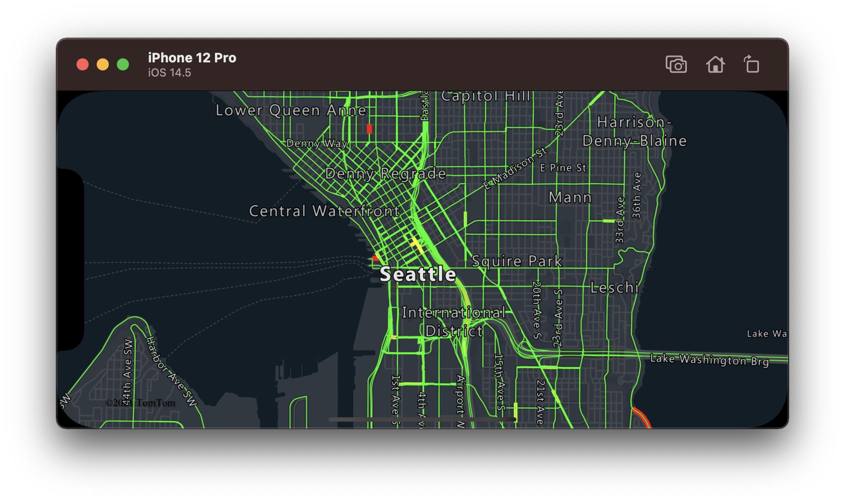 Screenshot di una mappa con linee stradali codificate a colori che mostrano i livelli di flusso del traffico.