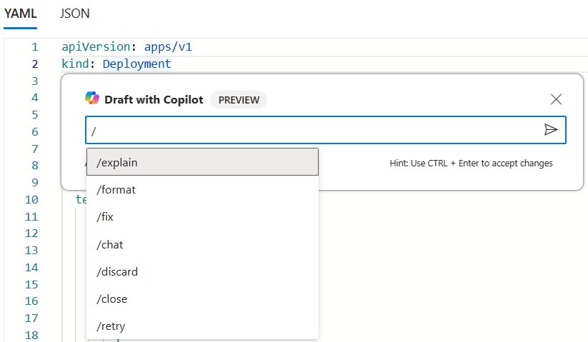 Screenshot che mostra i comandi disponibili nel controllo Microsoft Copilot online in Azure in un file YAML del servizio Azure Kubernetes.