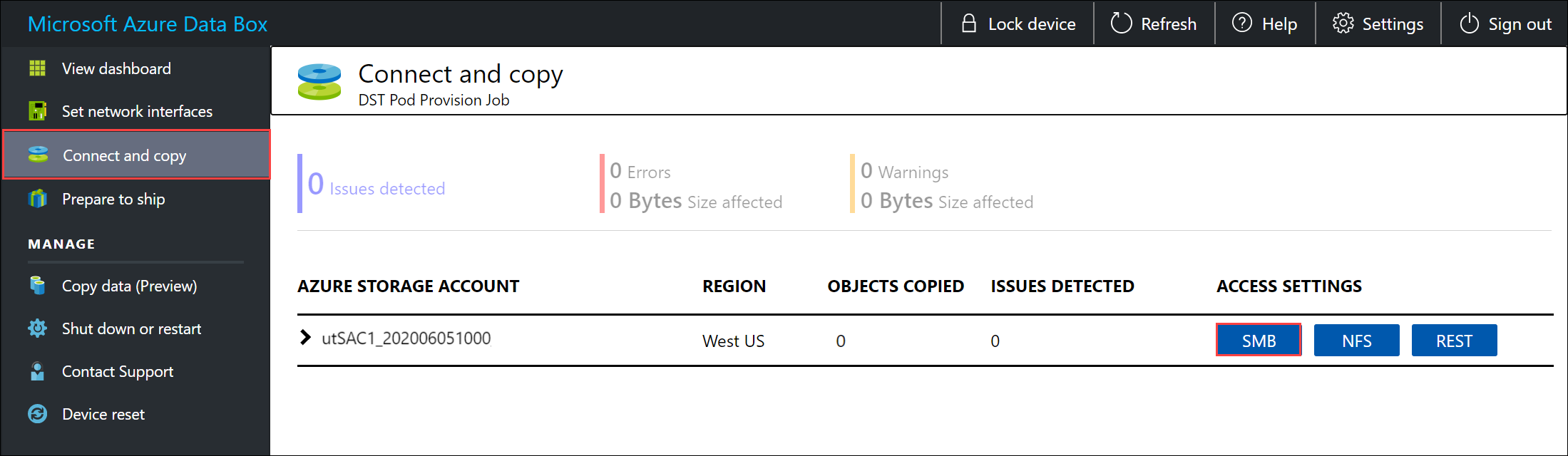 Screenshot che mostra la pagina Connetti e copia nell'interfaccia utente Web locale di Data Box. La voce di menu Connetti e copia e l'opzione SMB sono evidenziate.