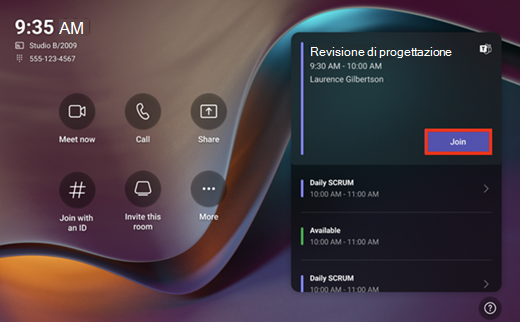 Screenshot che mostra Microsoft Teams Rooms. Informazioni di esempio sulla riunione vengono visualizzate sullo schermo con un pulsante Partecipa.