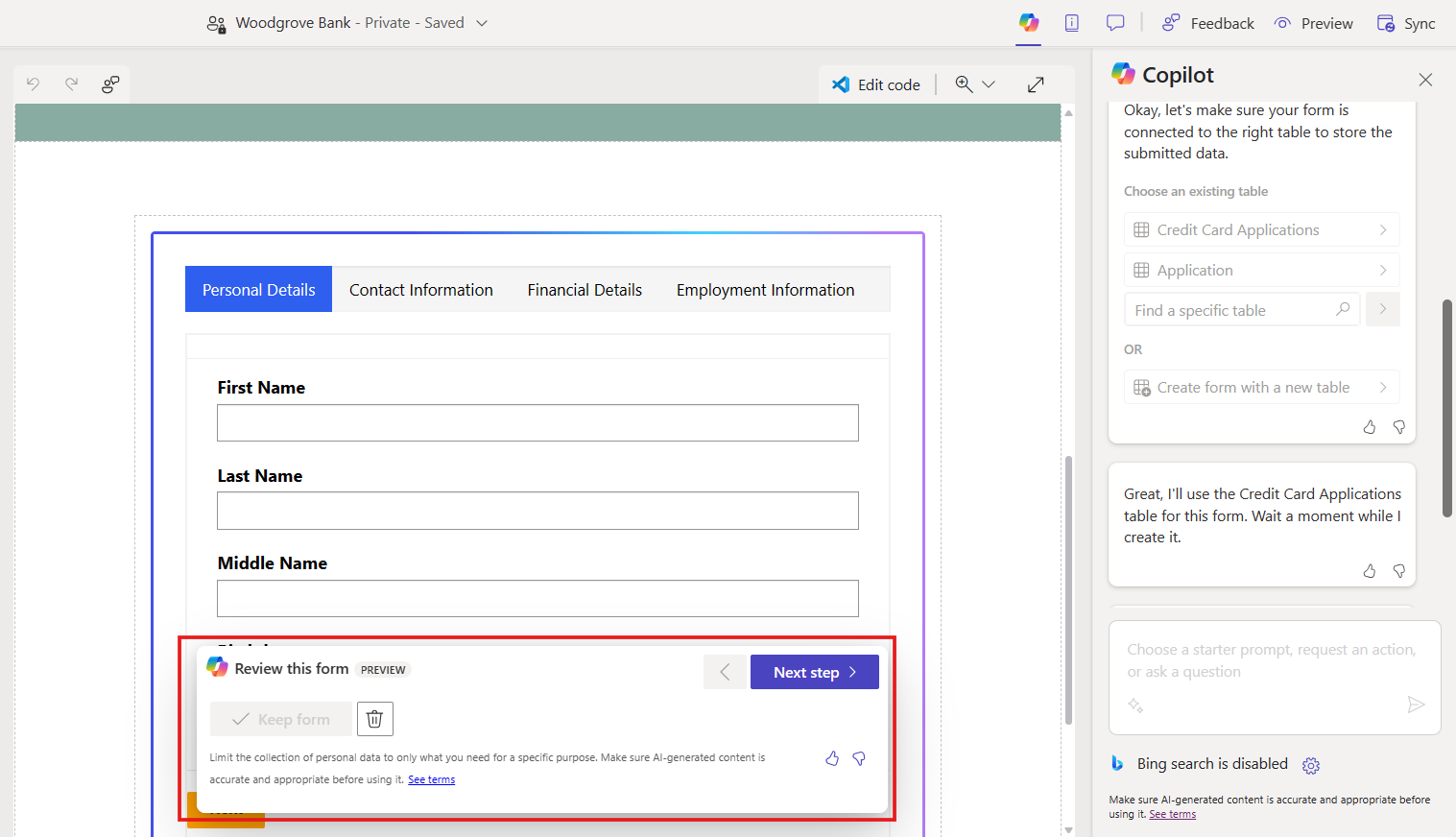 Uno screenshot del modulo generato dall'intelligenza artificiale nello studio di progettazione con la barra degli strumenti di revisione evidenziata.