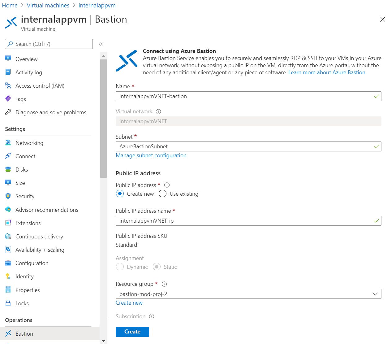 Screenshot della pagina Crea un bastion con i campi compilati per impostazione predefinita, quali il nome della risorsa Azure Bastion, la subnet e l'indirizzo IP pubblico creato.