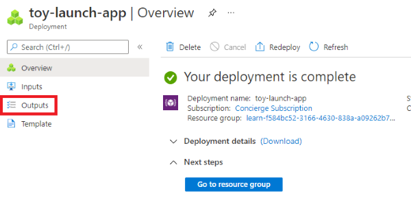 Screenshot del portale di Azure che mostra la distribuzione, con la voce di menu Output evidenziata.
