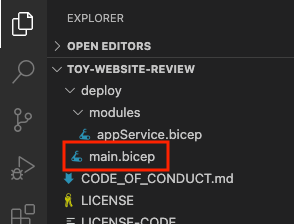 Screenshot di Visual Studio Code che mostra il file con estensione Bicep principale nella cartella di distribuzione.