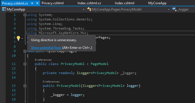 Screenshot mostra il file Privacy dot c s h t m l nell'editor di Visual Studio Code con la descrizione comando Azioni rapide esposta per una direttiva using disattivata.