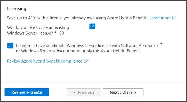 Screenshot della schermata Licenze per applicare Vantaggio Azure Hybrid a una VM Windows Server.