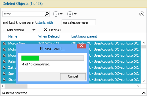 Screenshot che mostra gli oggetti selezionati e lo stato di avanzamento durante lo spostamento dal contenitore Oggetti eliminati all'unità organizzativa Vendite.