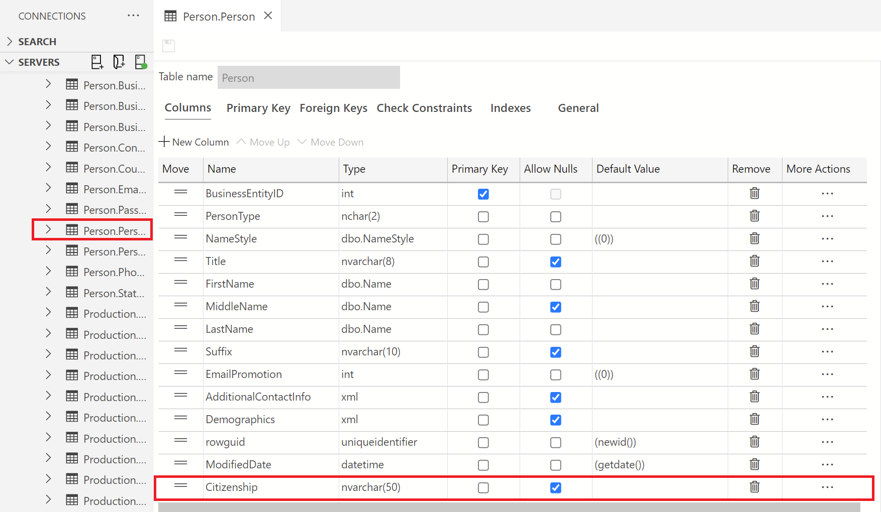 ローカル ホスト接続のテーブルに加えられた変更を示す Azure Data Studio のスクリーンショット。