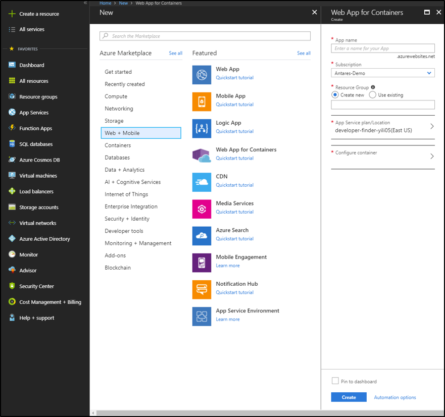 Azure portal のスクリーンショット。Azure Marketplace で [Web + モバイル] が選択されています。[Web App for Containers] ウィンドウが右側で開いています。