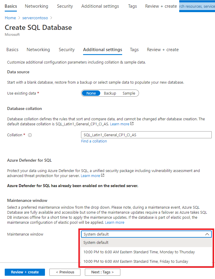 SQL Database の作成ウィザードを示す Azure portal のスクリーンショット。追加の設定タブが開き、[メンテナンス期間] ドロップダウンが赤枠で囲まれます。