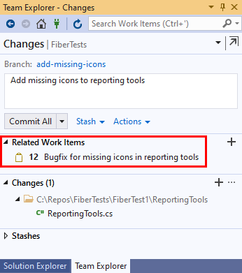 Visual Studio 2019 のチーム エクスプローラーの [変更] ウィンドウ内の、コミットにリンクしている作業項目のスクリーンショット。