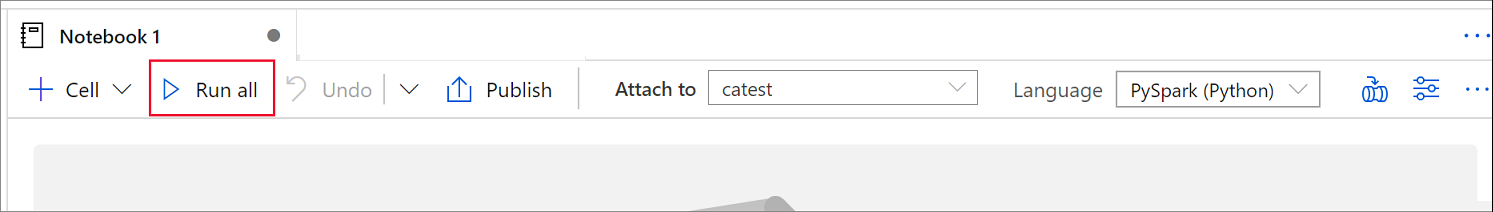 Synapse ノートブック内のすべてのセルを実行するためのボタンのスクリーンショット。