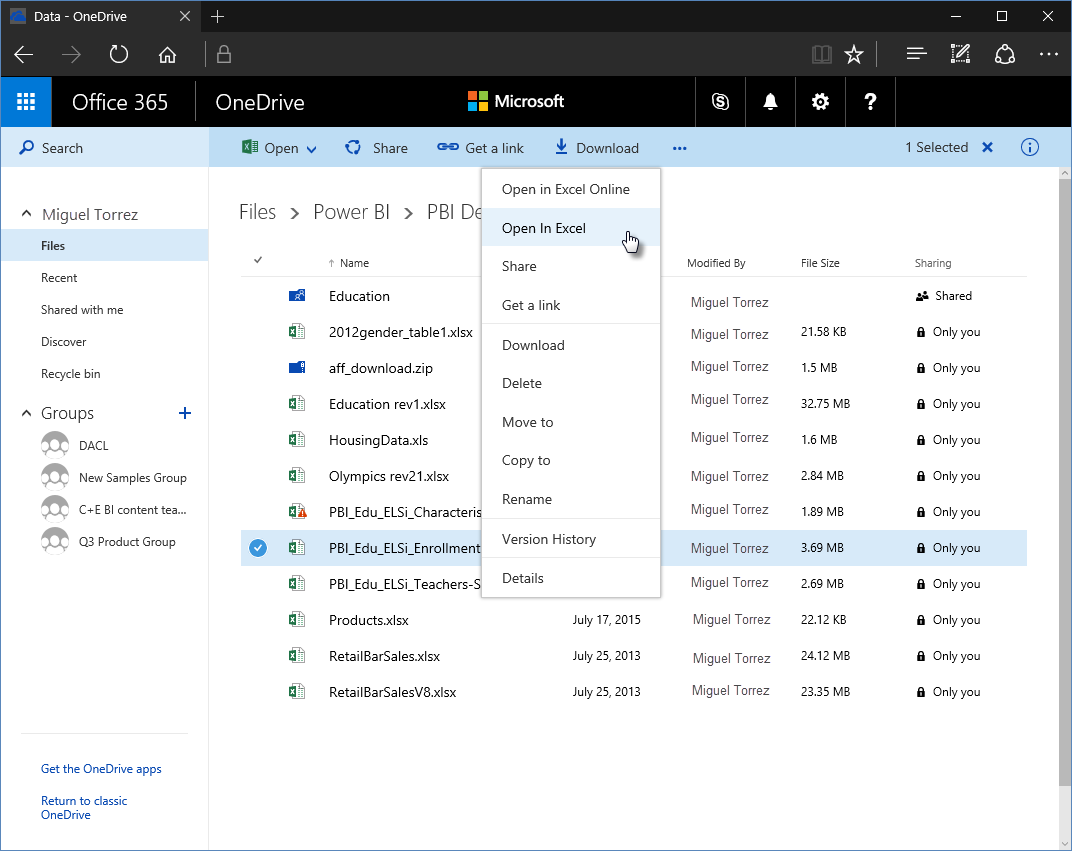 ブラウザーの OneDrive のスクリーンショット。[Excel で開く] が選択されています。