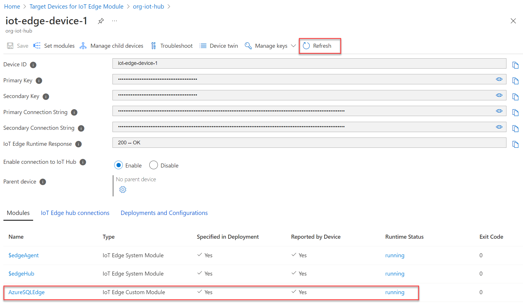 IoT Edge デバイス画面が表示され、AzureSQLEdge モジュールが実行されます。ツール バー メニューの [最新の情報に更新] ボタンが強調表示されています。