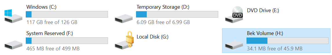 ロックされたボリュームと bek ボリュームを持つ Windows のこの P C のスクリーンショット