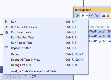 テスト エクスプローラーの [Run/Debug All Tests In View]\(ビューの全テストの実行/デバッグ\) コマンド