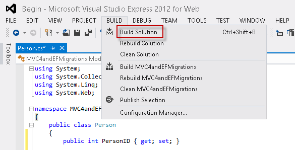 스크린샷은 빌드 메뉴가 있는 Visual Studio Express 2012를 보여 줍니다. 그런 다음 솔루션 빌드가 선택되어 있습니다.