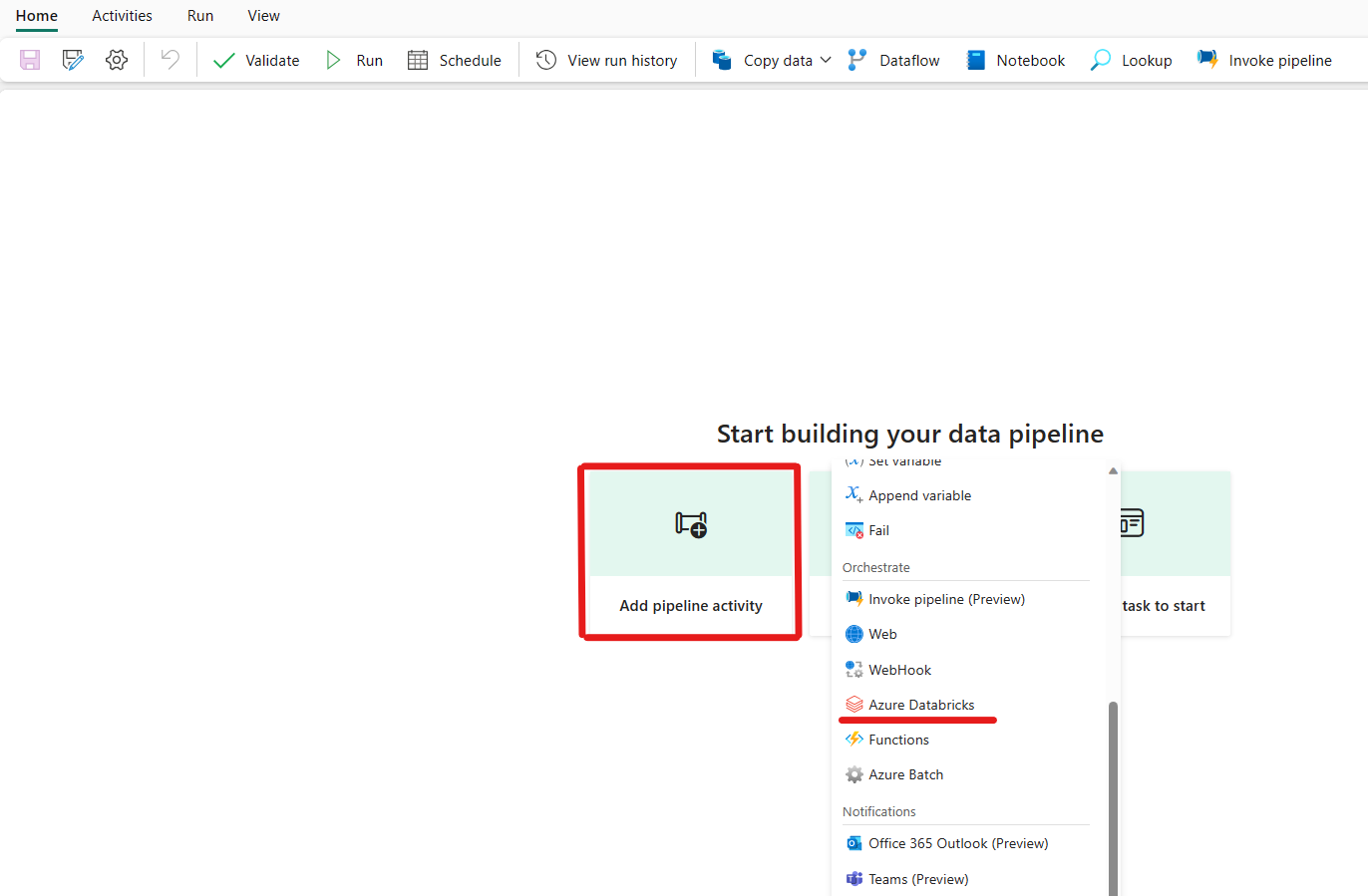 패브릭 데이터 파이프라인 방문 페이지 및 Azure Databricks 작업이 강조 표시된 스크린샷.