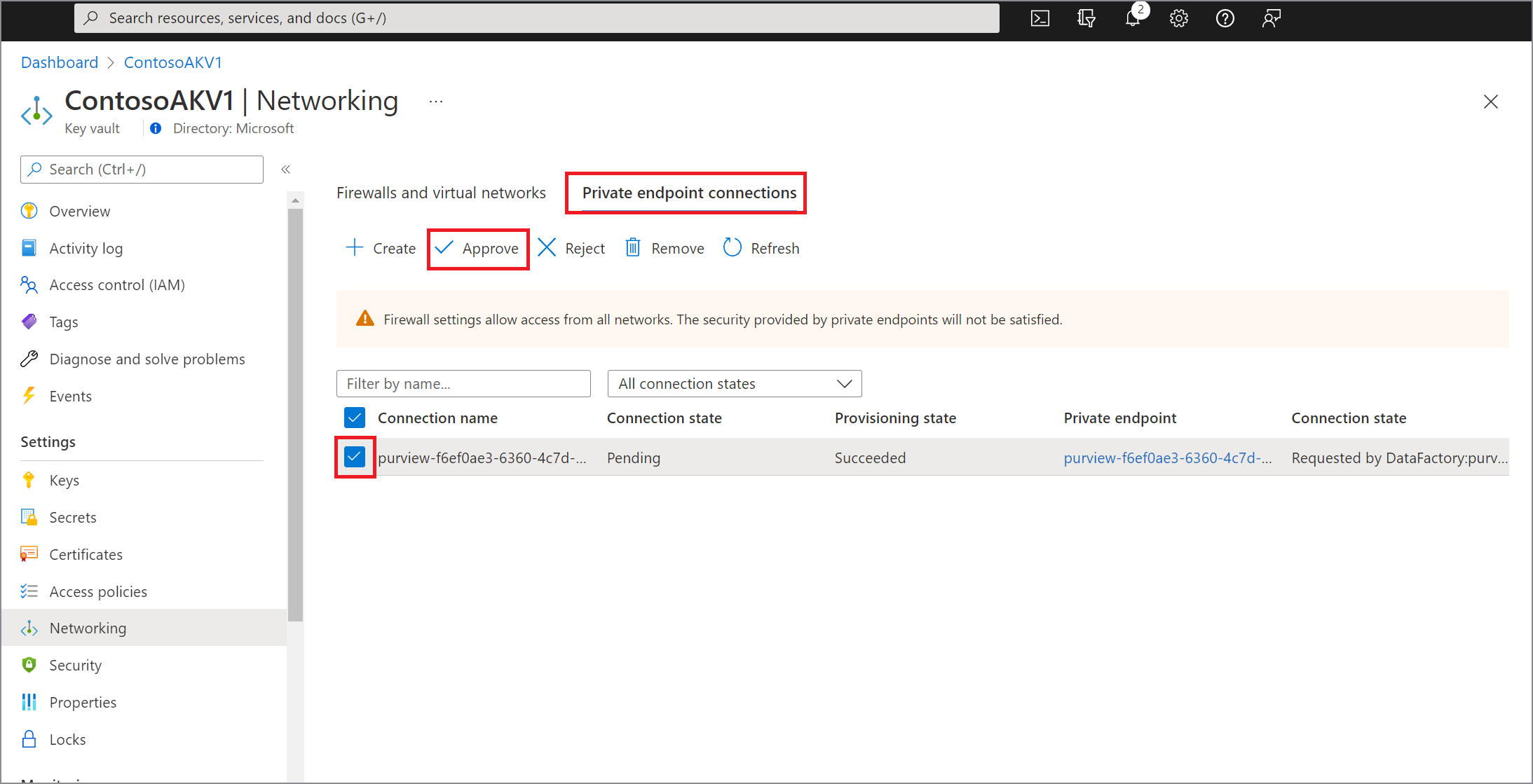Azure Portal Azure Key Vault 대한 프라이빗 엔드포인트를 승인하는 방법을 보여 주는 스크린샷