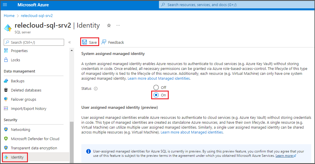 Azure SQL Database와 연결된 논리 서버에 시스템 할당 관리 ID를 할당하는 방법을 보여 주는 스크린샷