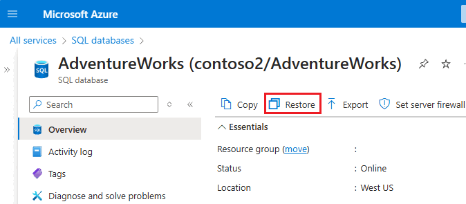 Zrzut ekranu przedstawiający opcję przywracania wyróżnioną na stronie przeglądu bazy danych SQL w witrynie Azure Portal.