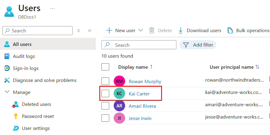 Captura de tela da lista de usuários para um locatário do Microsoft Entra ID com um exemplo de usuário realçado.