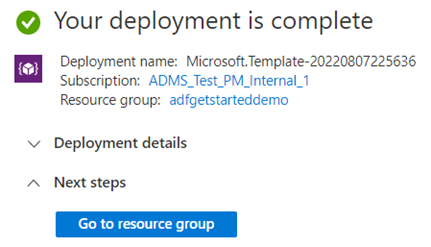 Uma captura de tela da página de implantação concluída no portal do Azure após implantar o modelo com êxito.