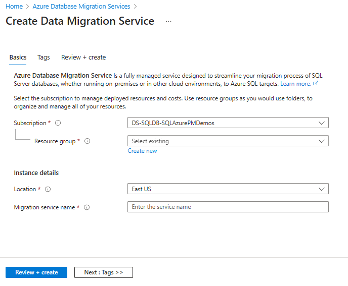 Captura de tela que mostra os detalhes de entradas obrigatórias do Serviço de Migração de Banco de Dados.