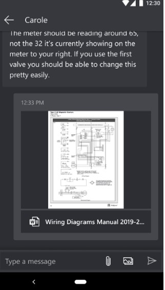 Captura de tela mostrando o chat de texto no Dynamics 365 Remote Assist para dispositivos móveis.