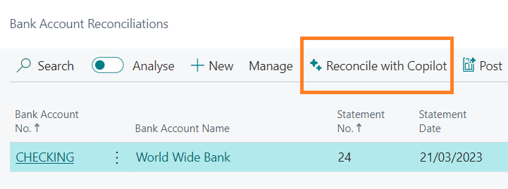 Reconciliar com o Copilot, uma nova ação da plataforma IA na página da lista de reconciliação de contas bancárias.