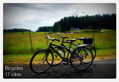 Uma foto de bicicletas com uma sobreposição que contém o título da imagem e o número de curtidas recebidas.